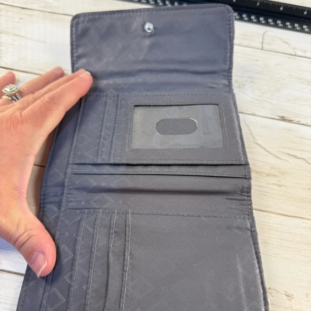 Vera Bradley Gray Quilted Microfiber Trifold Wallet Snap Closure Coin Pocket - Picture 2 of 3